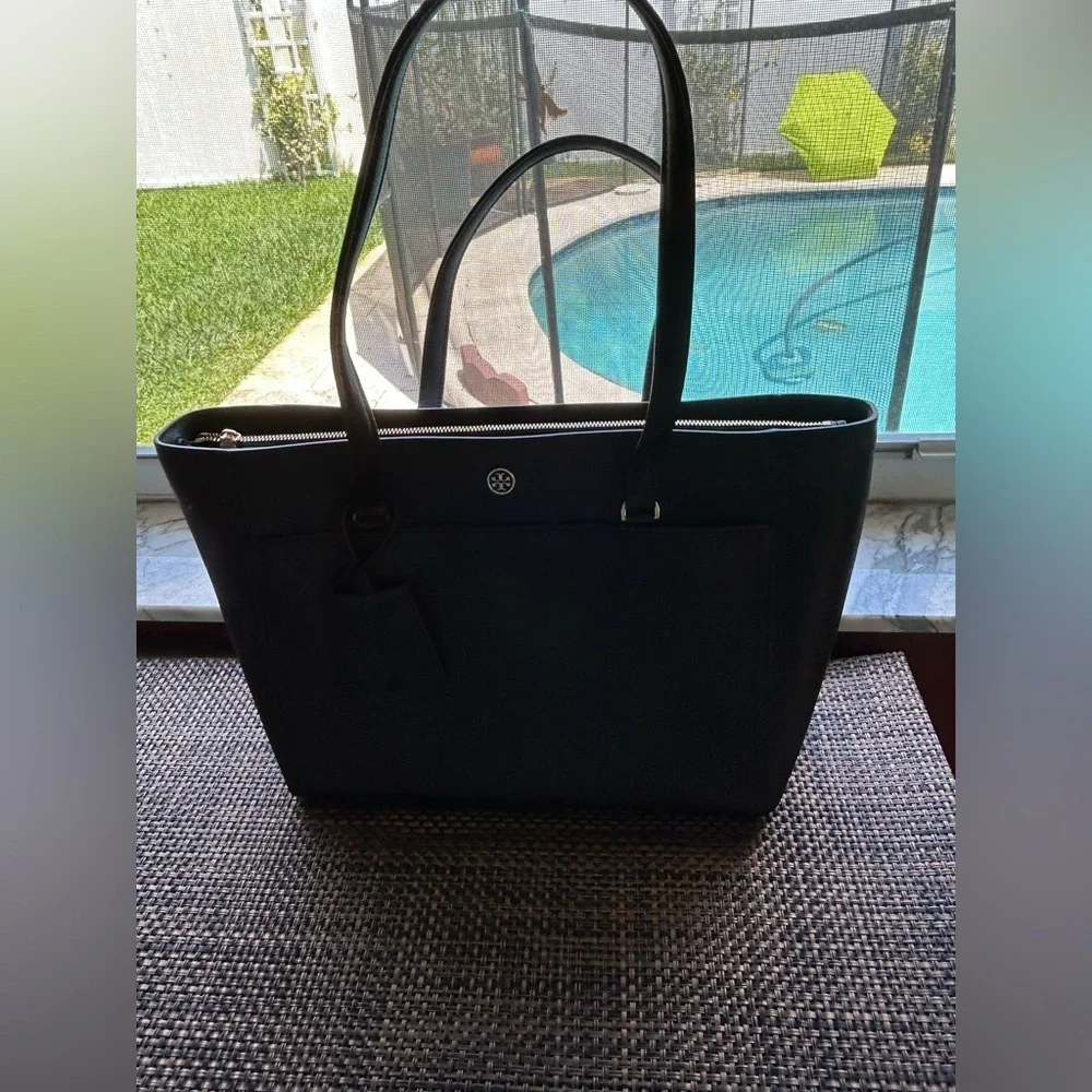 Tory Burch Small Robinson Tote - Picture 4 of 12